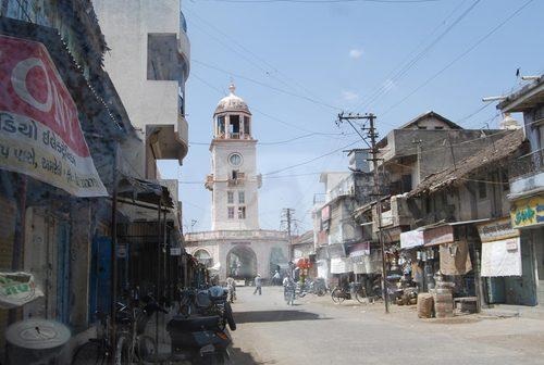 ગુજરાત 'લેટર કાંડ'નો વિવાદ વધુ વકર્યો, બોલાવા પર કૌશિક વેકરિયા ના પહોંચતા કરાયુ 'અમરેલી બંધ'નું એલાન 2 paresh dhanani calls amreli bandh over humiliation of patidar woman and corruption charges against bp mla kaushik vekariya32