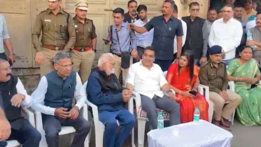 રાજકોટમાં વકફ બોર્ડના ખોટો લેટર બતાવી દુકાનો કરાવાઈ ખાલી, કેસ નોંધાયો, 9 આરોપીઓની ધરપકડ 3 rajkot shops vacated citing wrong letter of waqf board case registered 9 accused arrested