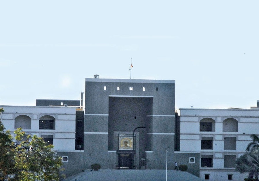 ગુજરાત સરકારે મોકલી આટલી ગેરકાયદેસર ધાર્મિક સ્થળોને નોટિસ, હાઇકોર્ટ સાથે શેર કરી માહિતી 2 Gujarat government sends notices to these illegal religious places shares information with High Court