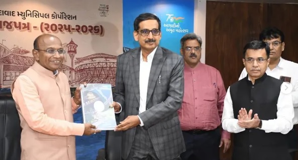 નહિ લાગે ઇલેક્ટ્રિક વાહનો પર કોઈ ટેક્સ..... અમદાવાદ મ્યુનિસિપલ કોર્પોરેશનનું રજુ થયું આટલા કરોડનું બજેટ 3 ahmedabad municipal corporation presented a budget of thousand crores
