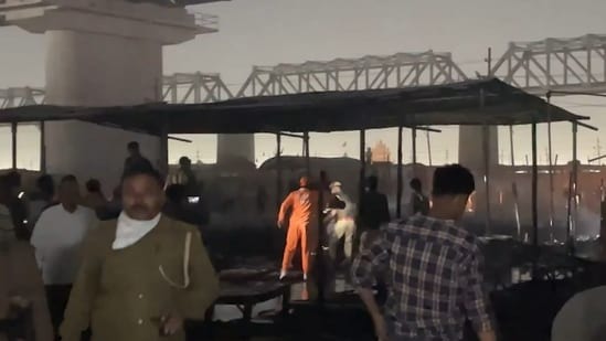 ફરી પાછી લાગી મહાકુંભમાં આગ, સેક્ટર 19ના તંબુઓ બળીને થયા ખાખ; સામે આવ્યું DIGનું નિવેદન 3 mahakumbh fire breaks out again tents in sector 19 burnt dig statement comes out1