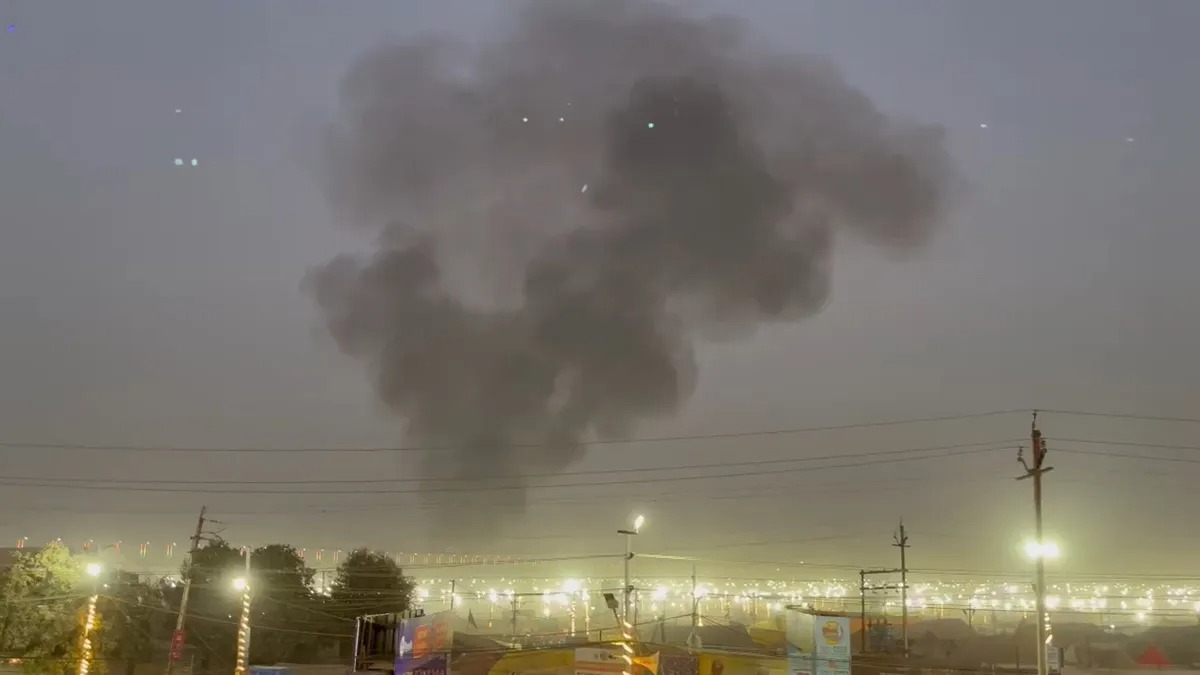 ફરી પાછી લાગી મહાકુંભમાં આગ, સેક્ટર 19ના તંબુઓ બળીને થયા ખાખ; સામે આવ્યું DIGનું નિવેદન 2 mahakumbh fire breaks out again tents in sector 19 burnt dig statement comes out2