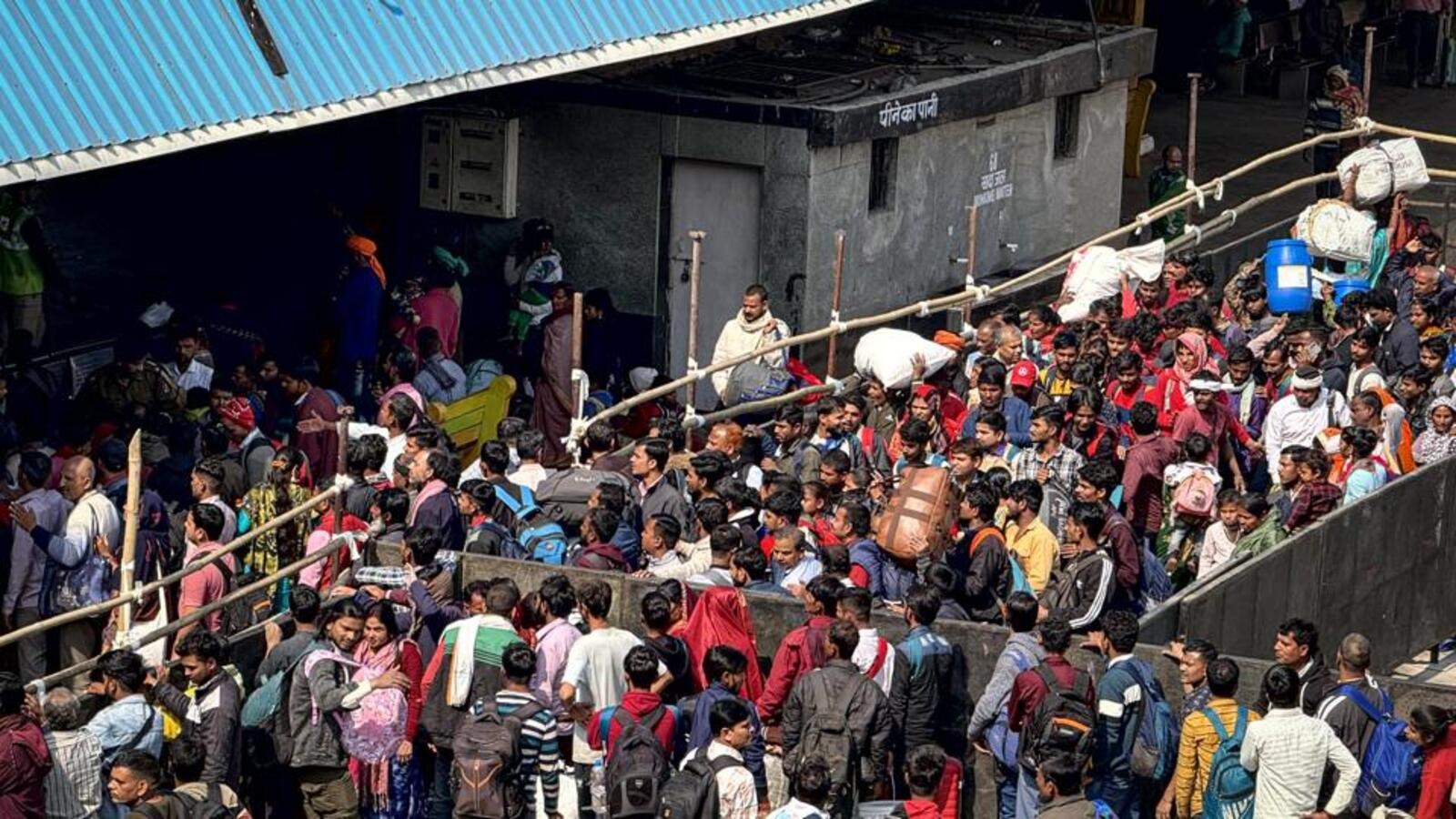 ક્યાં કરણોથી નવી દિલ્હી રેલ્વે સ્ટેશન પર નાસભાગ થઇ? RPF રિપોર્ટમાં મોટો ખુલાસો, જાણો કોને દોષિત ગણવામાં આવે છે? 2 new delhi railway station stampede rpf prepared report on accident at new delhi railway station