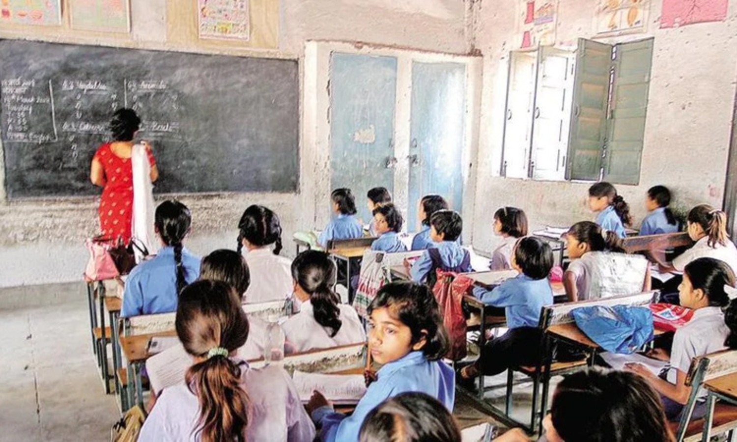 વિદ્યાર્થીને માર્યો શિક્ષકે ઢોર માર, છાત્રના પરિજનોએ શિક્ષક વિરુદ્ધ ઉઠાવી કાર્યવાહીની માંગ 2 punishment or cruelty students back turned red due to teachers beating teacher suspended1