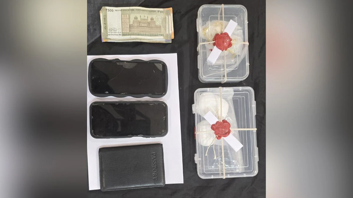 નવસારીમાં 1.5 કરોડ રૂપિયાના કોકેન સાથે નાઇજીરીયન મહિલા પકડાઈ, પહેલા 10 થી 12 વખત કોકેનની દાણચોરી કરી ચૂકી છે! 2 smc caught foreign woman who smuggled cocaine from mumbai to gujarat 10 times arrested with drugs1