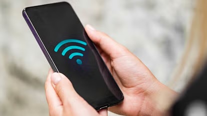 શું તમારા ઘરમાં WiFi લગાવવા આવેલી વ્યક્તિ ફ્રોડ છે? ઇન્ટરનેટ કનેક્શન લેતી વખતે આ બાબતો ભૂલશો નહીં 3 how to be safe from fraud wifi customer care agents and technicians keep these points in minds