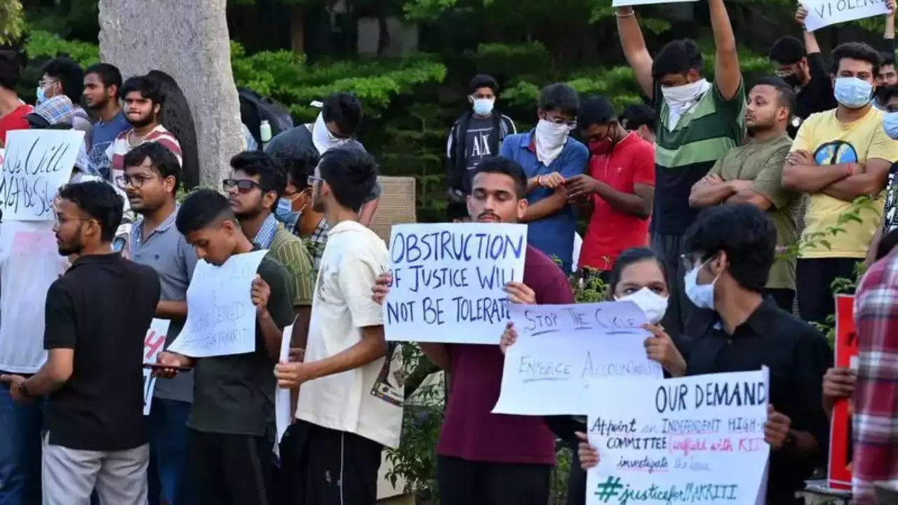 KIITમાં નેપાળી વિદ્યાર્થીના મૃત્યુની તપાસનો માનવ અધિકાર પંચે આદેશ આપ્યો, 10 માર્ચ સુધીમાં રિપોર્ટ માંગ્યો 2 odisha nhrc orders probe into nepalese student s death at kiit seeks report by mar 101