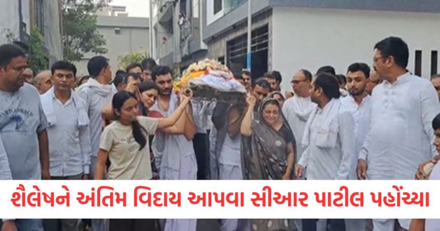 પહેલગામ આતંકવાદી હુમલામાં માર્યા ગયેલા શૈલેષને અંતિમ વિદાય આપવા માટે કેન્દ્રીય મંત્રી સીઆર પાટીલ પહોંચ્યા 1 Union Minister CR Patil arrives to bid farewell to Shailesh who was killed in the Pahalgam terrorist attack A