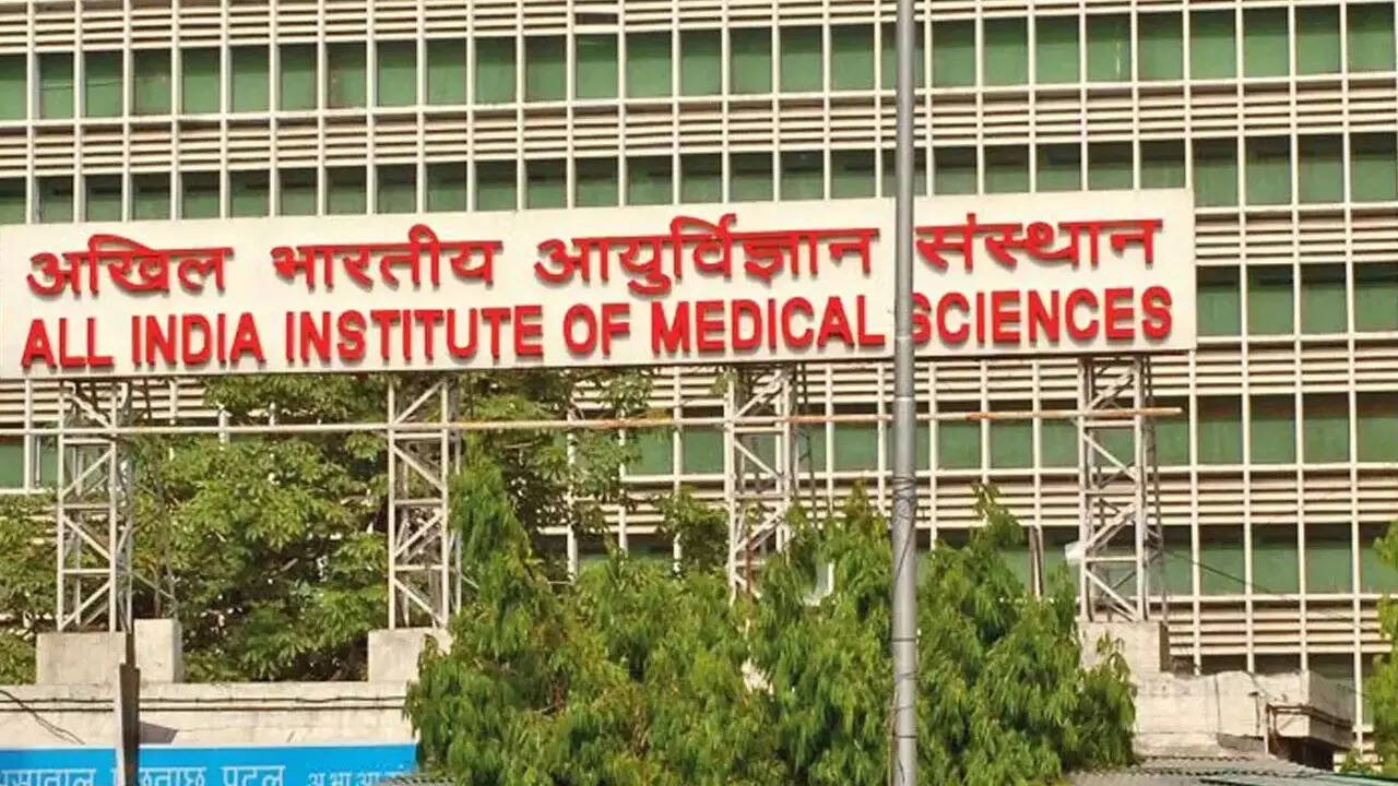 AIIMS Delhi cancels leave of all doctors and nurses orders them to be prepared for any situation A