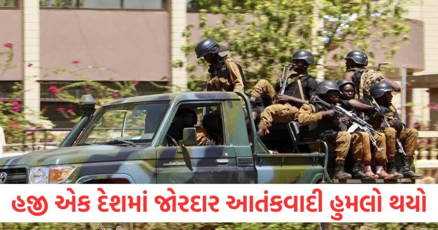 હજી એક દેશમાં જોરદાર આતંકવાદી હુમલો થયો, જેહાદીઓએ 100 થી વધુ લોકોની હત્યા કરી 1 Another massive terrorist attack took place in a country jihadists killed more than 100 people
