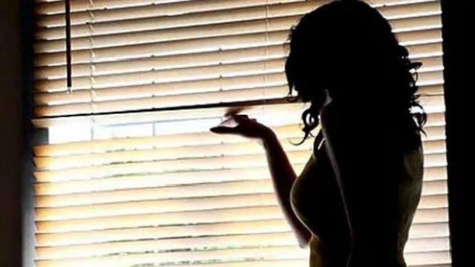 Businessman cheated of Rs 1.60 crore through dating app two accused arrested in honeytrap A