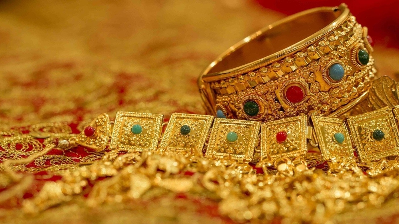 Gold prices increased again silver prices also increased know the price A
