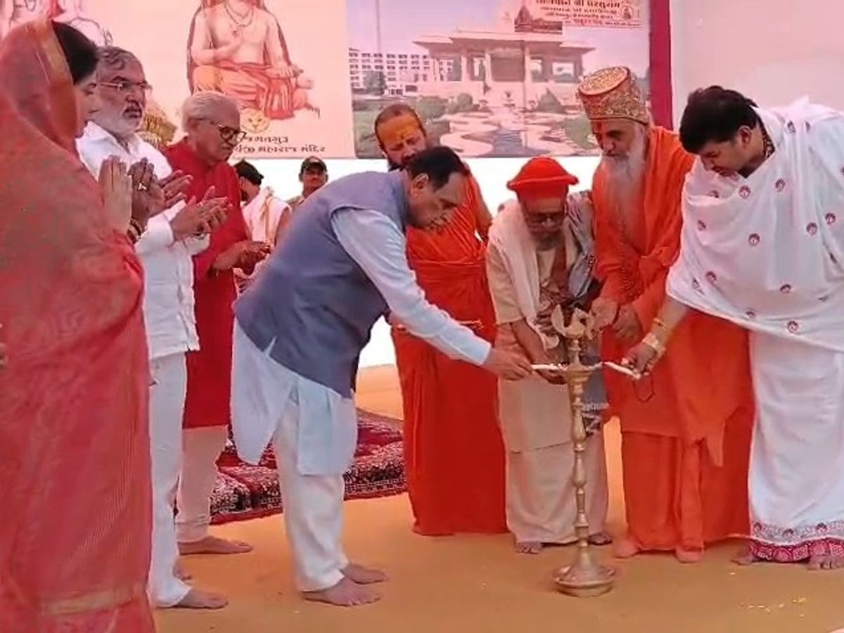 જામનગર: સૌરાષ્ટ્રનું સૌથી મોટું પરશુરામ મંદિર દરેડમાં બનશે, પૂર્વ CM રૂપાણી સહિત સંતોની હાજરીમાં ભૂમિપૂજન 2 Jamnagar Saurashtras largest Parshuram temple to be built in Dared