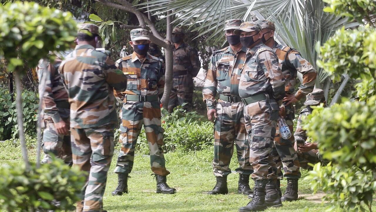 Leave of all paramilitary forces
