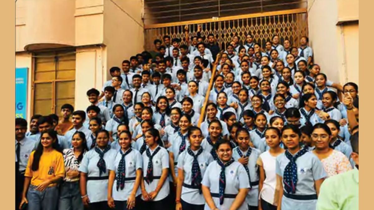 GSEB: 10મા બોર્ડ પરીક્ષામાં રેકોર્ડ 83.08% પરિણામ, 32 વર્ષમાં સૌથી વધુ 2 result in 10th board exam highest in 32 years