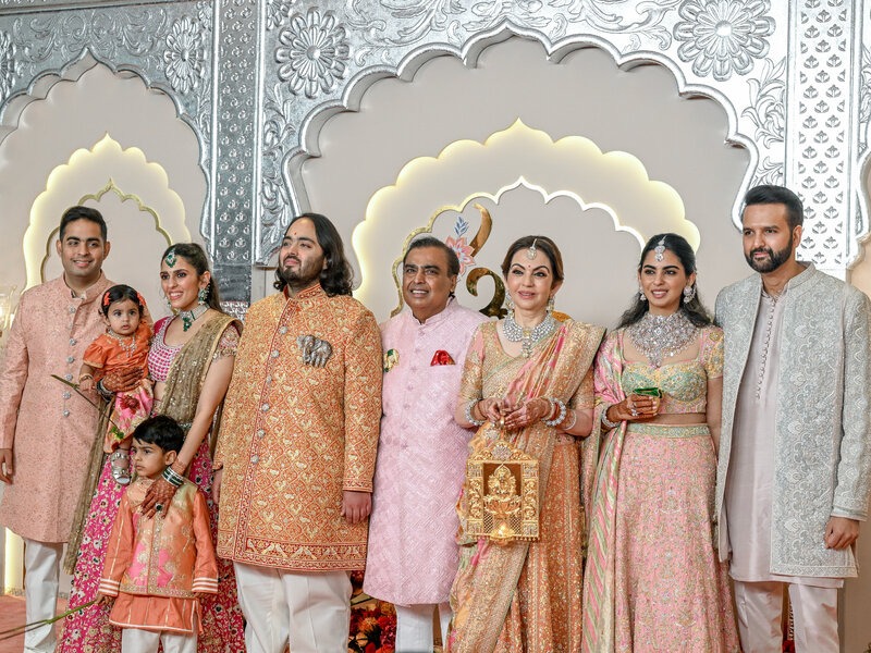 ambani family at friend wedding akash ambani dances on floor with anand piramal shloka shares cute moments with father in law mukesh ambani1