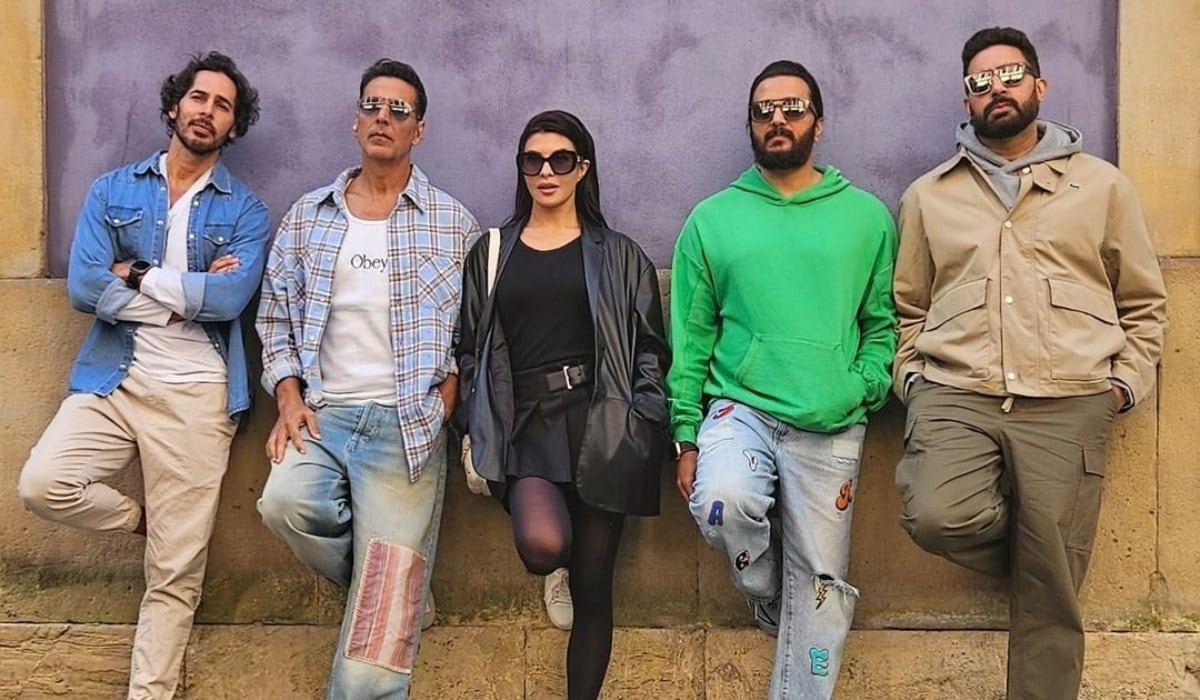 ed raids the house of housefull 5 hero dino morea team is investigating in his bandra house read full update1