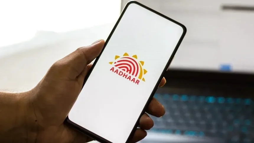 હવે Google Maps પરથી મળશે નજીકના આધાર કેન્દ્રની માહિતી, આ રીતે કરો સર્ચ 1 Aadhaar App.jpg.webp